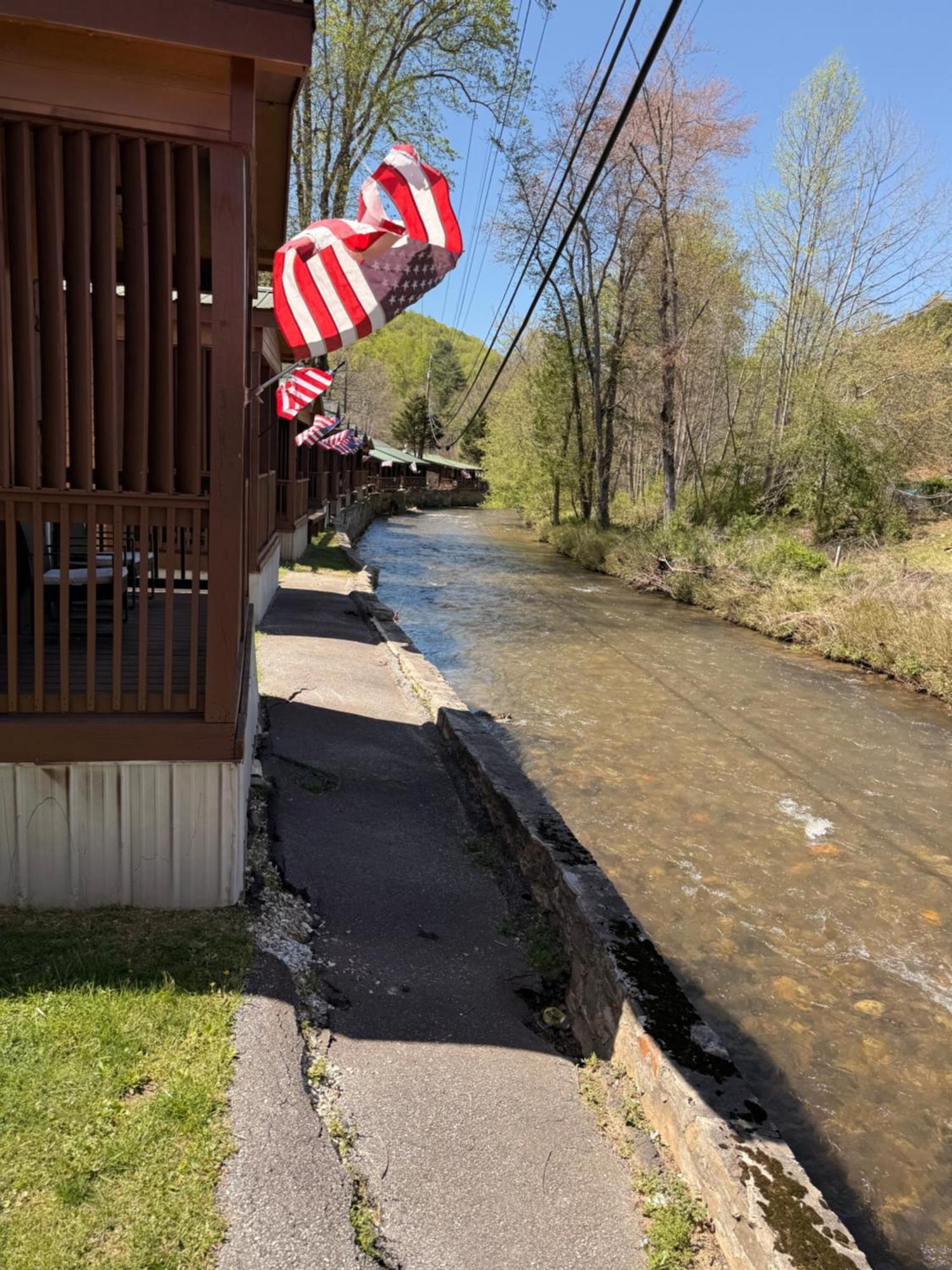 Qualla Cabins And Motel Cherokee Near Casino Whittier 外观 照片